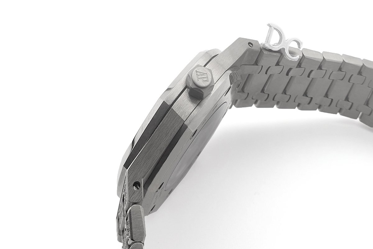 Royal Oak 41mm 15402 Full Diamond Paved In White Gold on Bracelet - Image 9