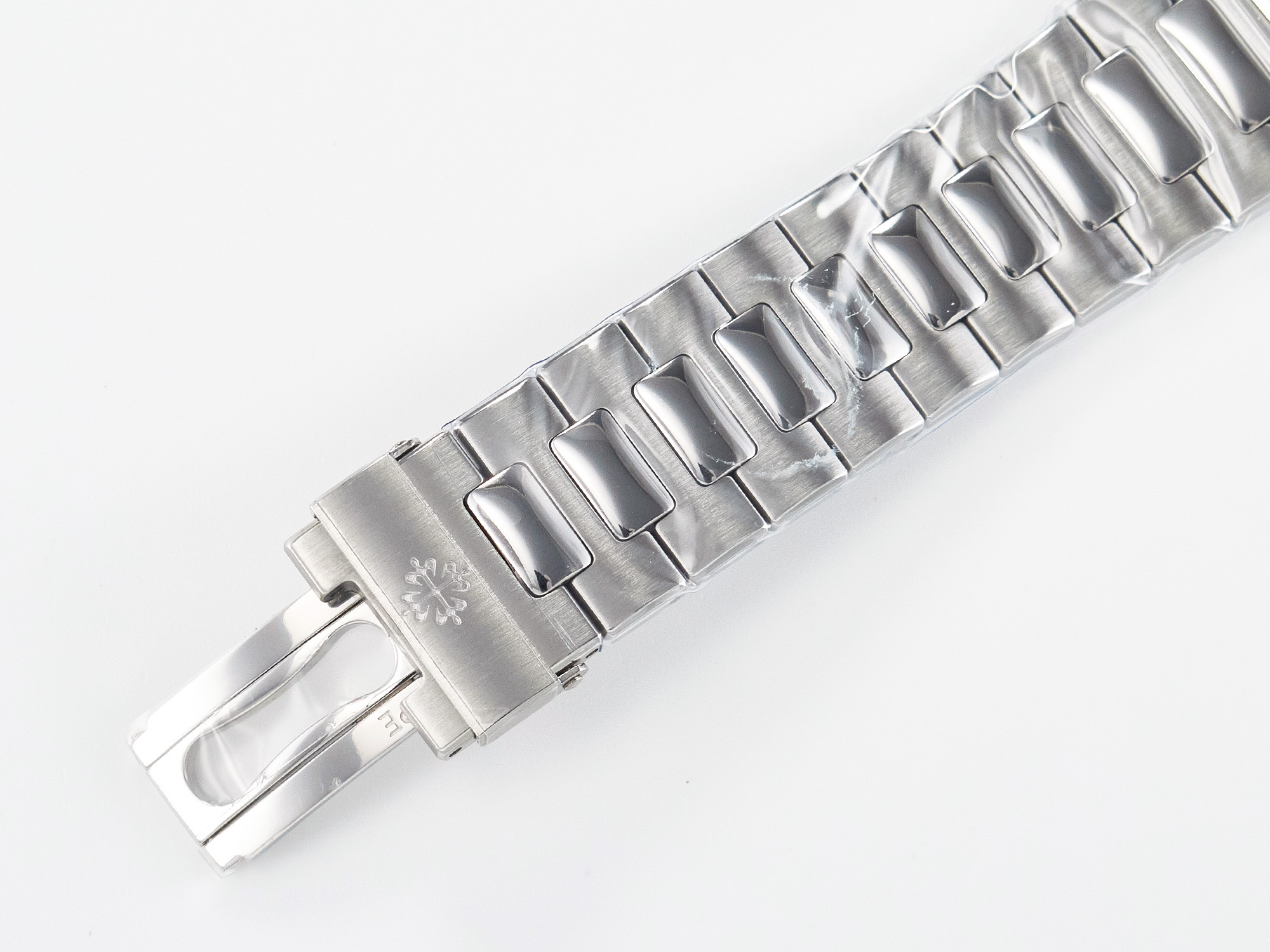 Nautilus 5711 3KF 1:1 Best Edition White Dial on SS Bracelet A324 Super Clone V2 - Image 15