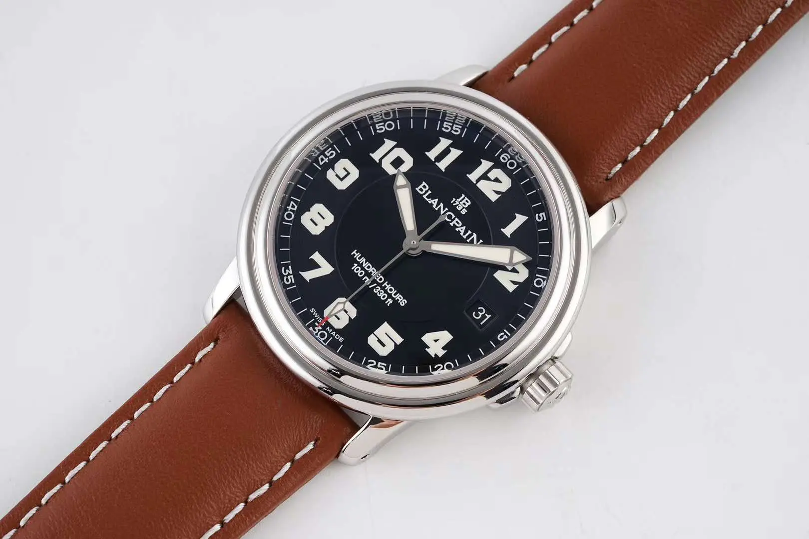 Hundred Hours cadran noir en acier sur bracelet en cuir marron – Image 5