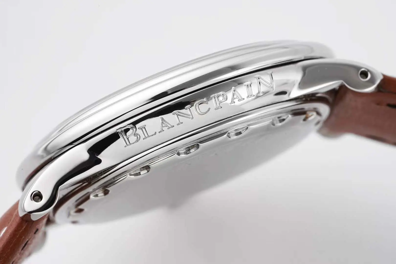 Hundred Hours cadran noir en acier sur bracelet en cuir marron – Image 8
