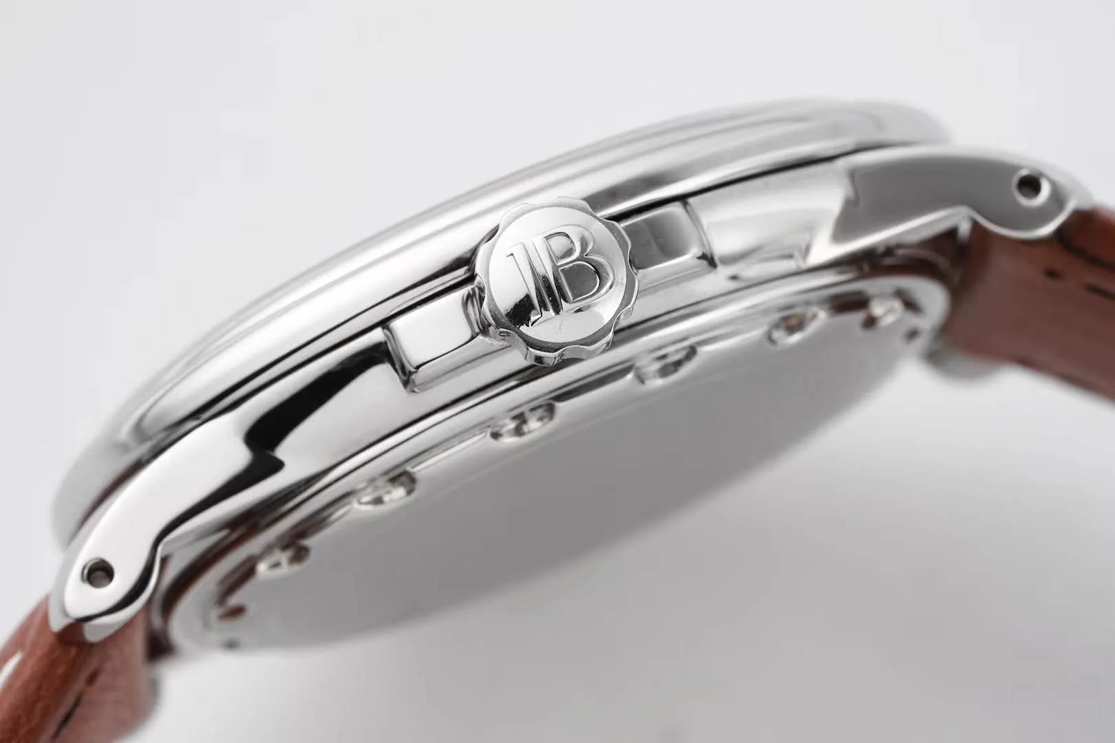 Hundred Hours cadran noir en acier sur bracelet en cuir marron – Image 9