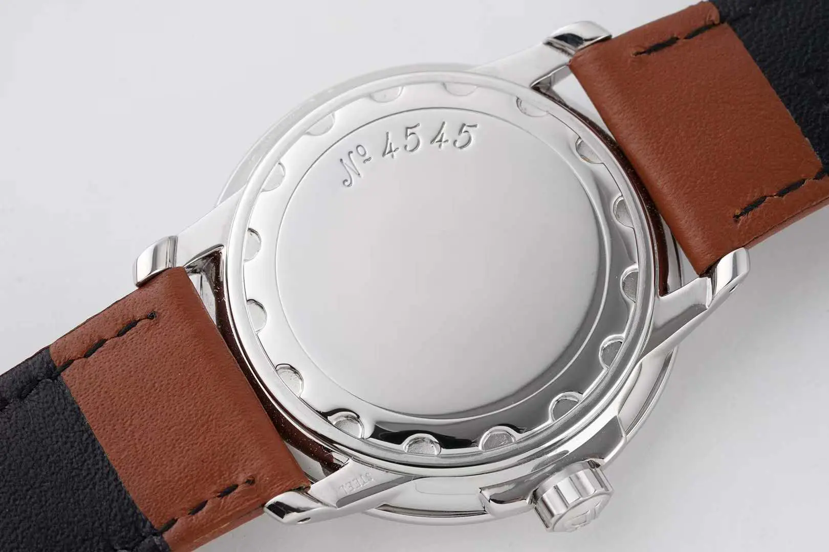 Hundred Hours cadran noir en acier sur bracelet en cuir marron – Image 7