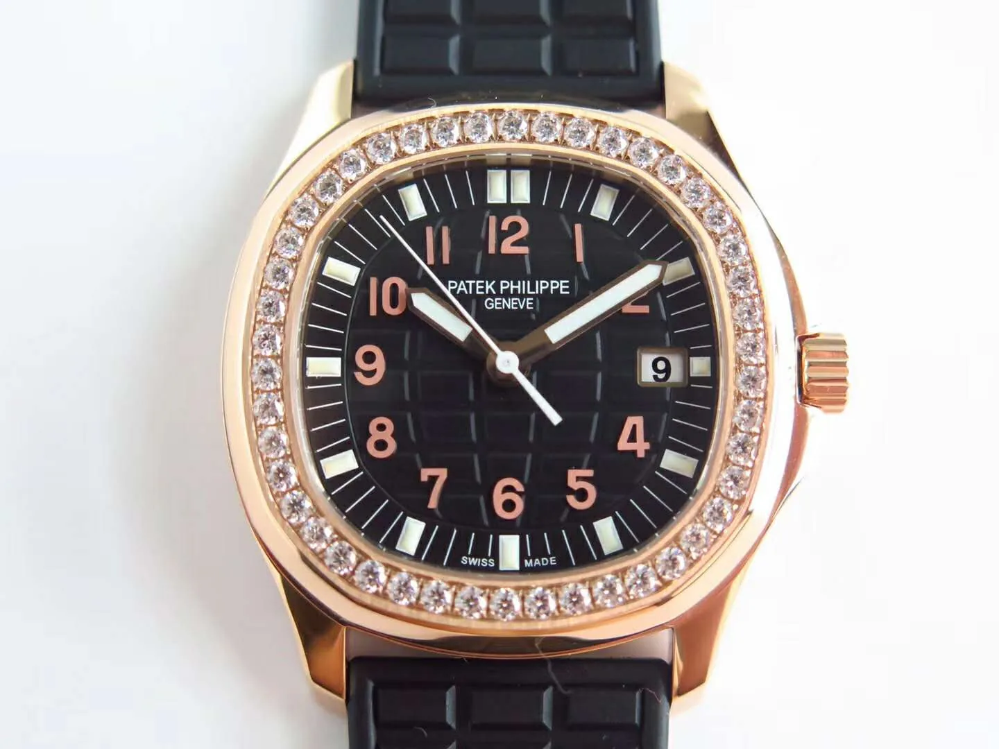 Aquanaut Luce 5068R cadran noir en or rose – Image 3