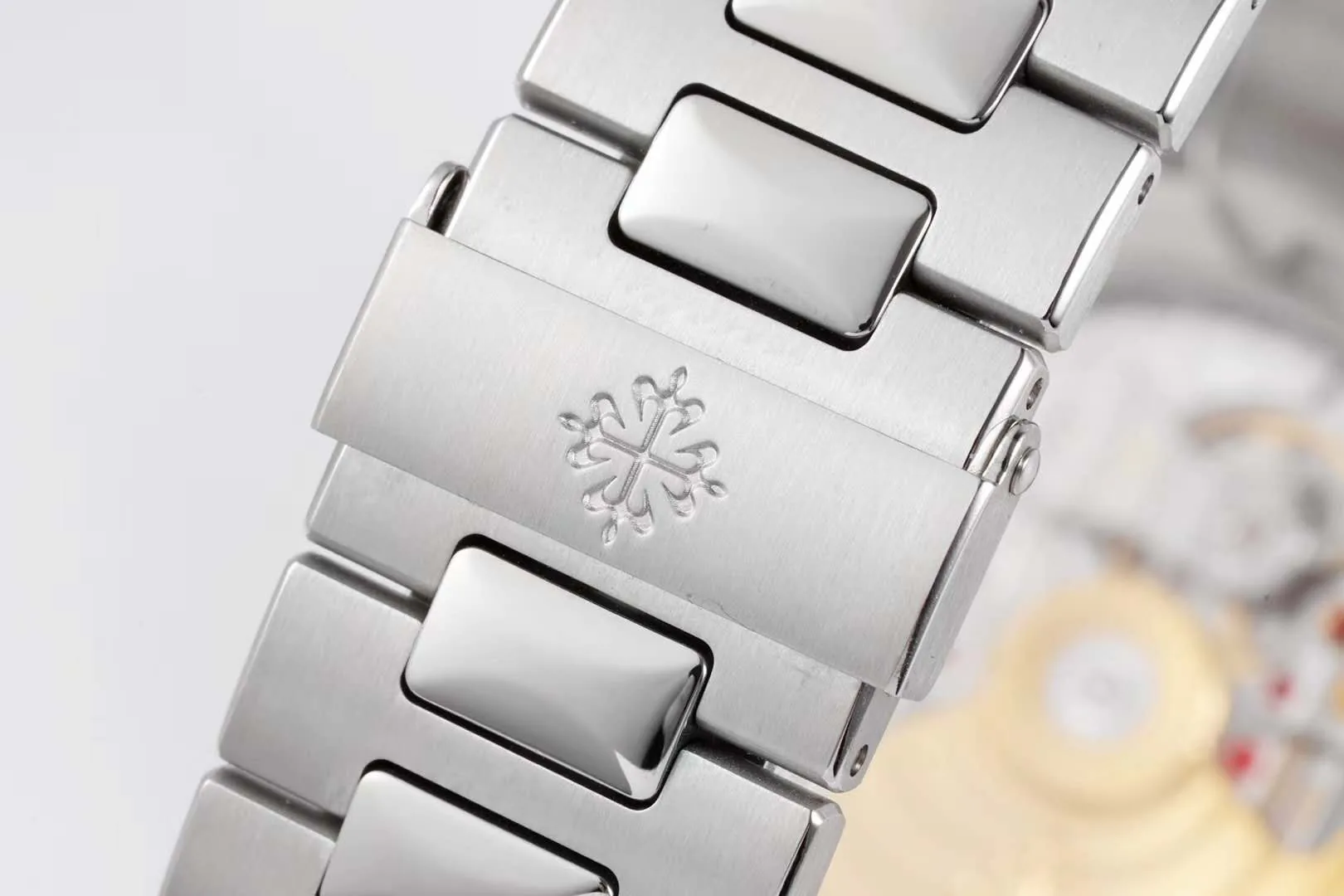 Nautilus Jumbo 5711/1A-011 quadrante bianco con lunetta con diamanti - immagine 8