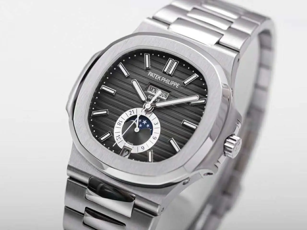 Nautilus 5726/1A-001 quadrante grigio in acciaio - immagine 2