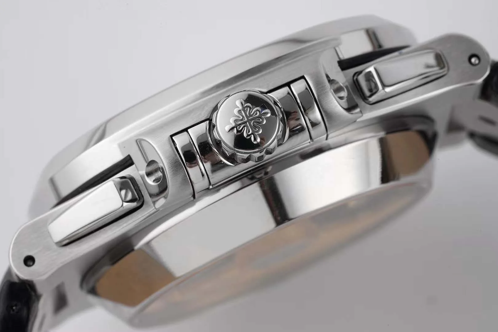 Nautilus 5980/1A-019 cadran blanc en acier sur bracelet en cuir – Image 9