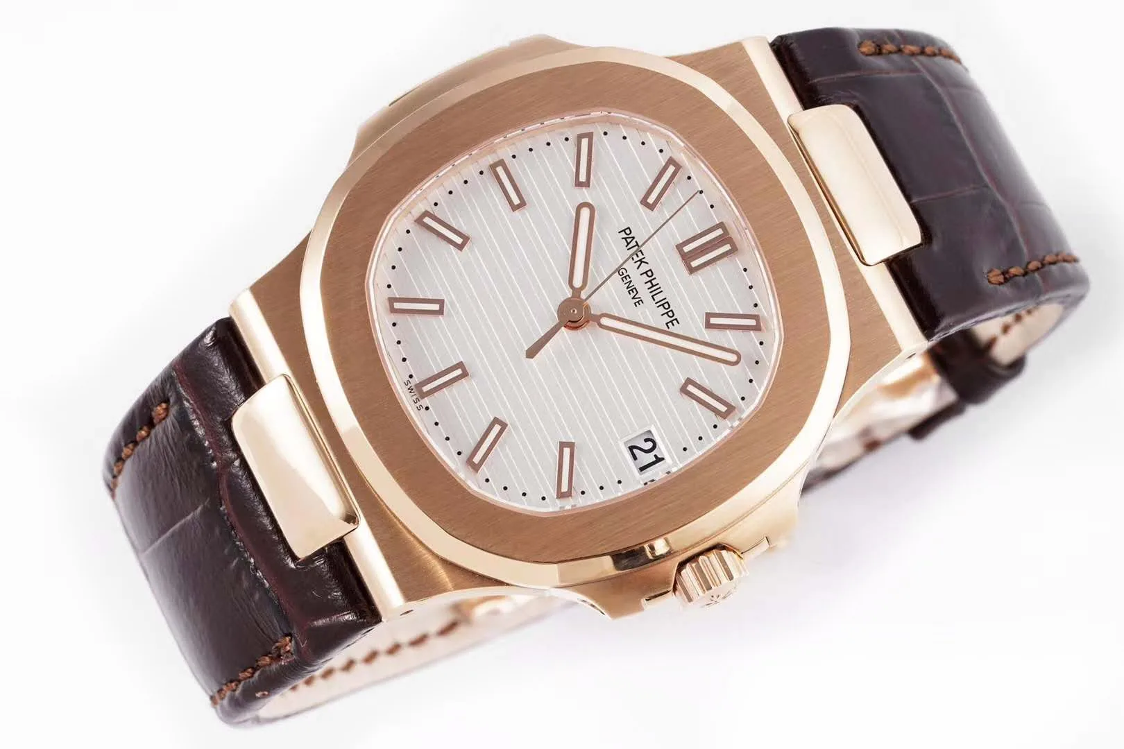 Nautilus Jumbo 5711 cadran blanc en or rose avec bracelet en cuir marron – Image 2