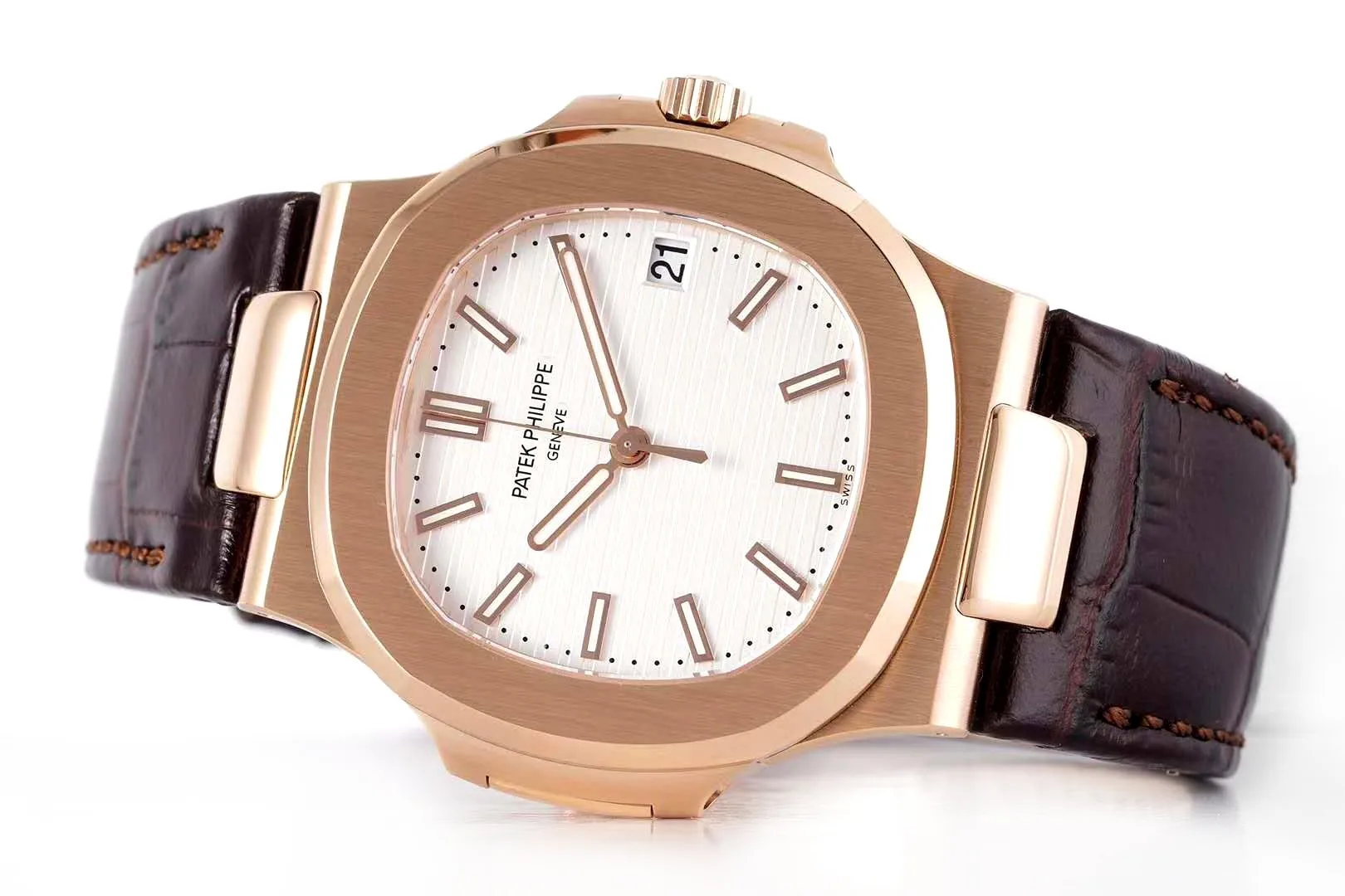 Nautilus Jumbo 5711 cadran blanc en or rose avec bracelet en cuir marron – Image 3