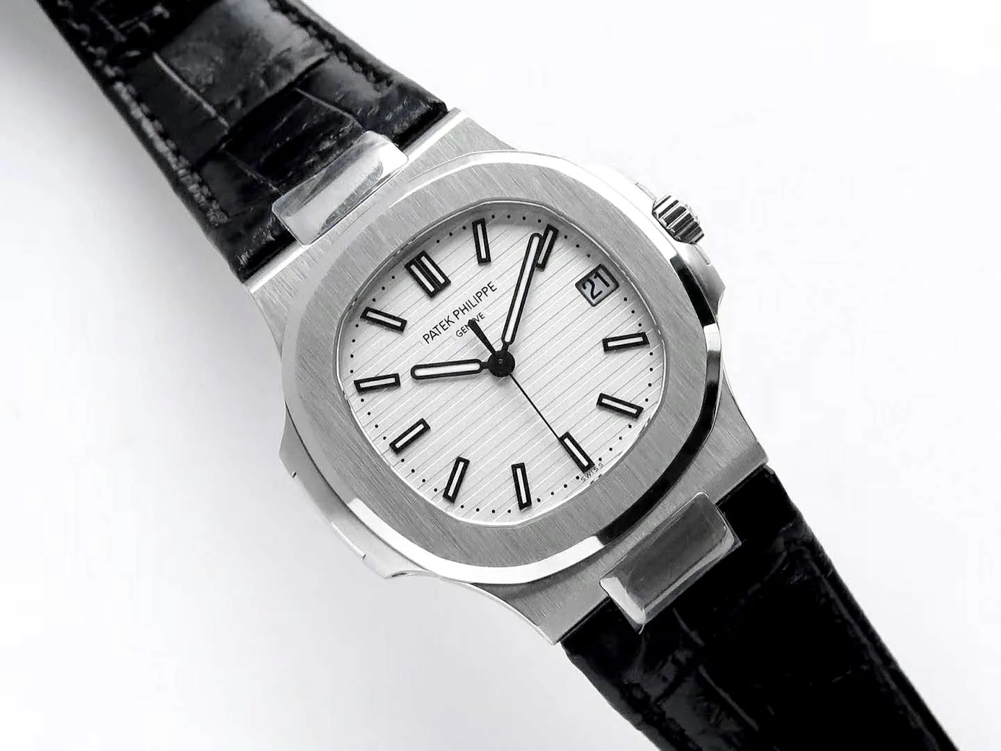 Nautilus Jumbo 5711 quadrante bianco in acciaio con cinturino in pelle nero - immagine 2
