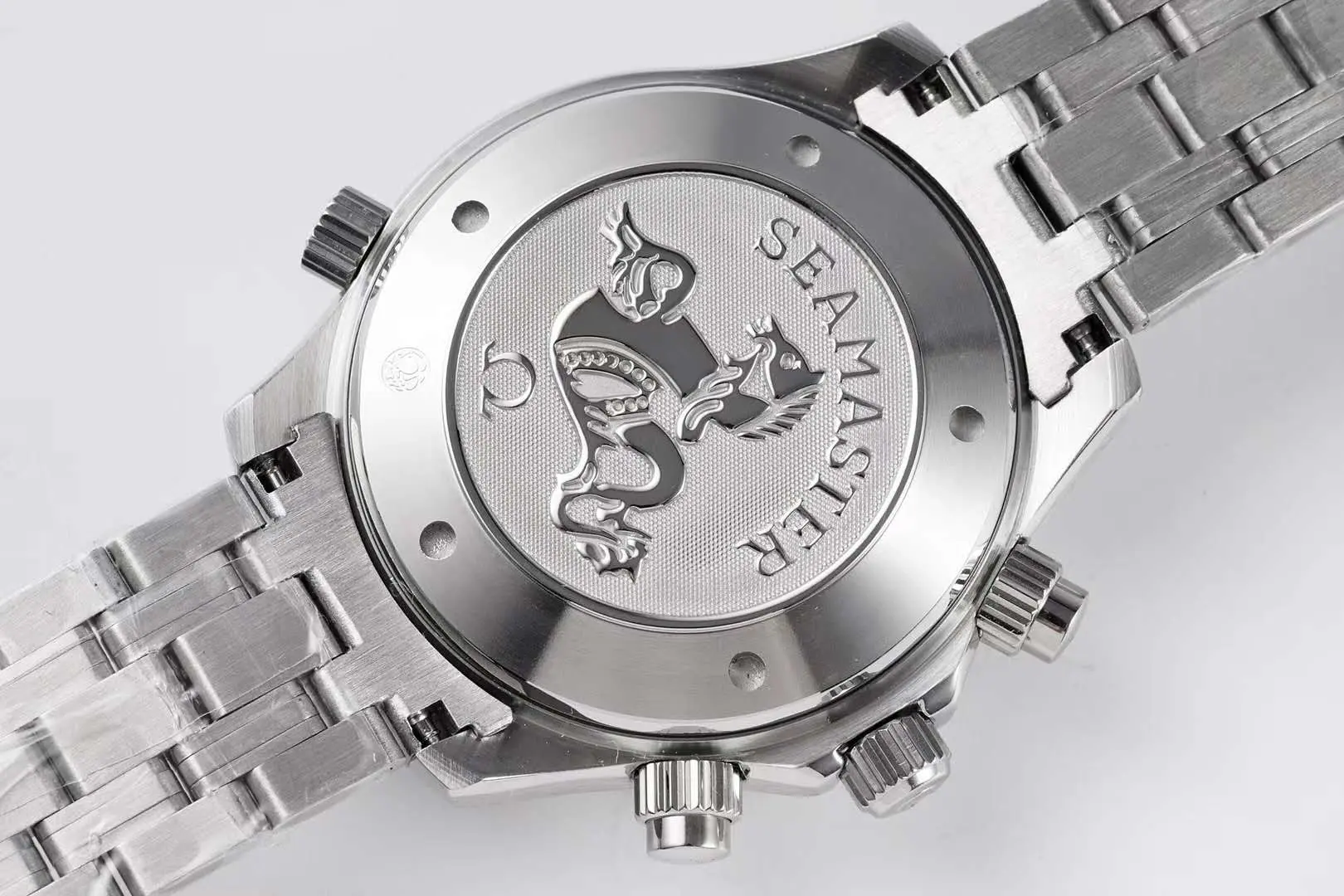 Seamaster Diver 300m chronographe cadran bleu sur bracelet – Image 7