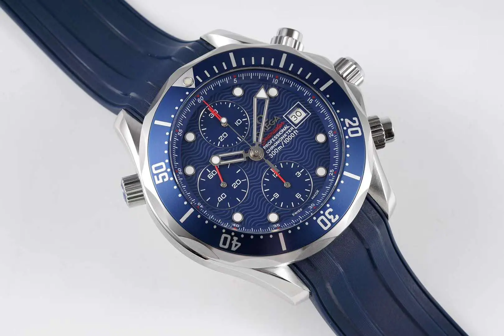 Seamaster Diver 300m Chronograph blaues Zifferblatt am Kautschukarmband – Bild 3