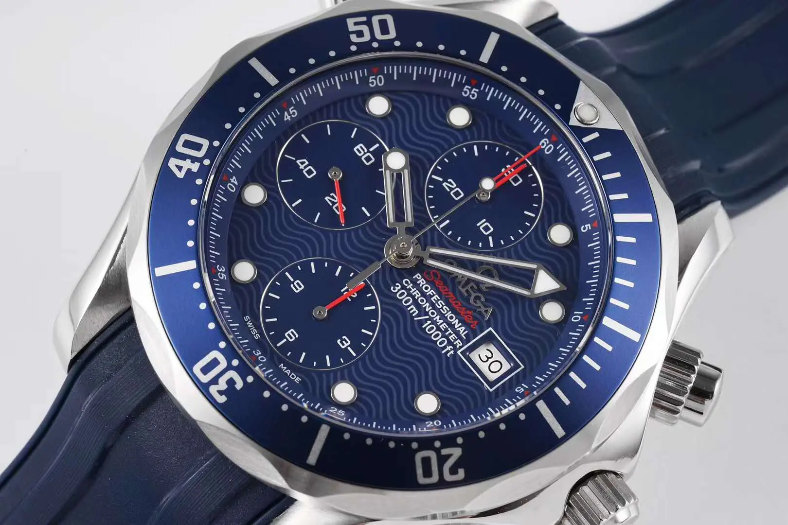 Seamaster Diver 300m Chronograph blaues Zifferblatt am Kautschukarmband – Bild 2