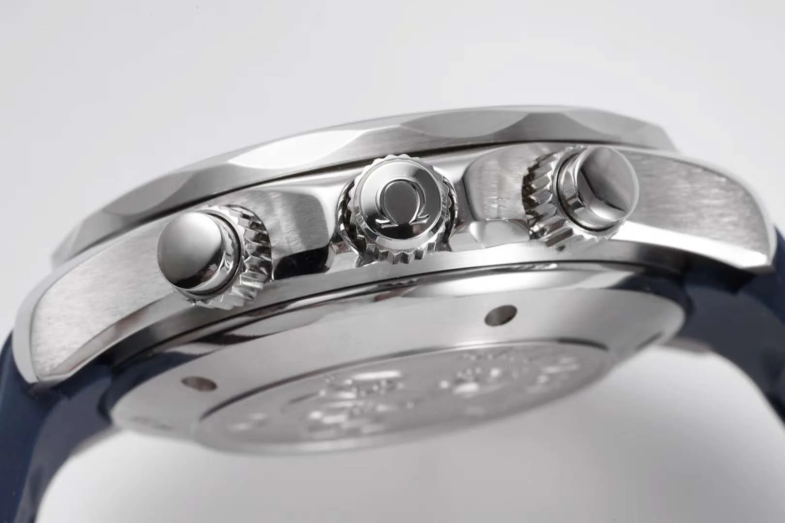 Seamaster Diver 300m Chronograph blaues Zifferblatt am Kautschukarmband – Bild 8