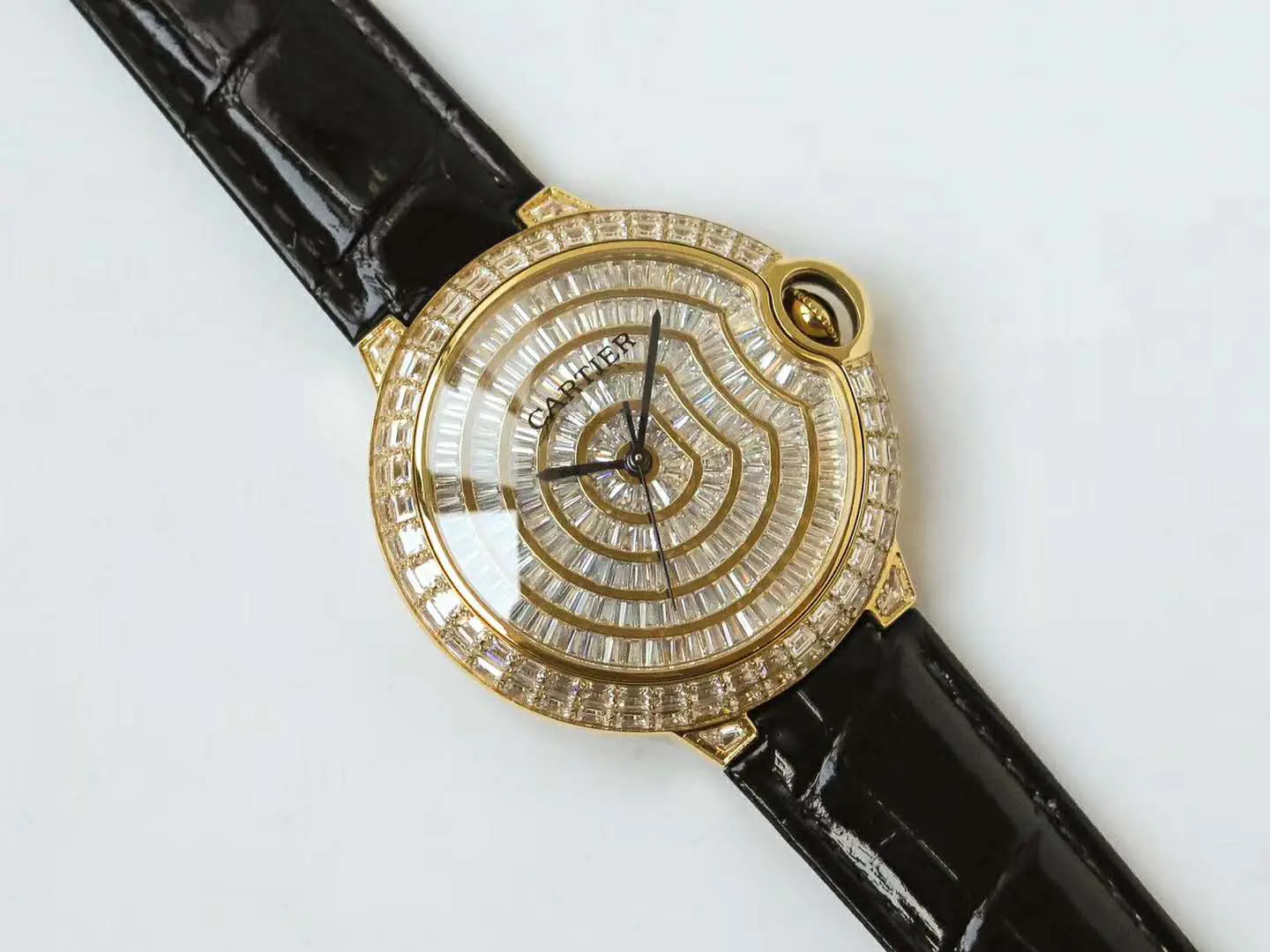 Ballon Bleu de Cartier 42mm esfera pavé de diamantes en oro amarillo - Imagen 3