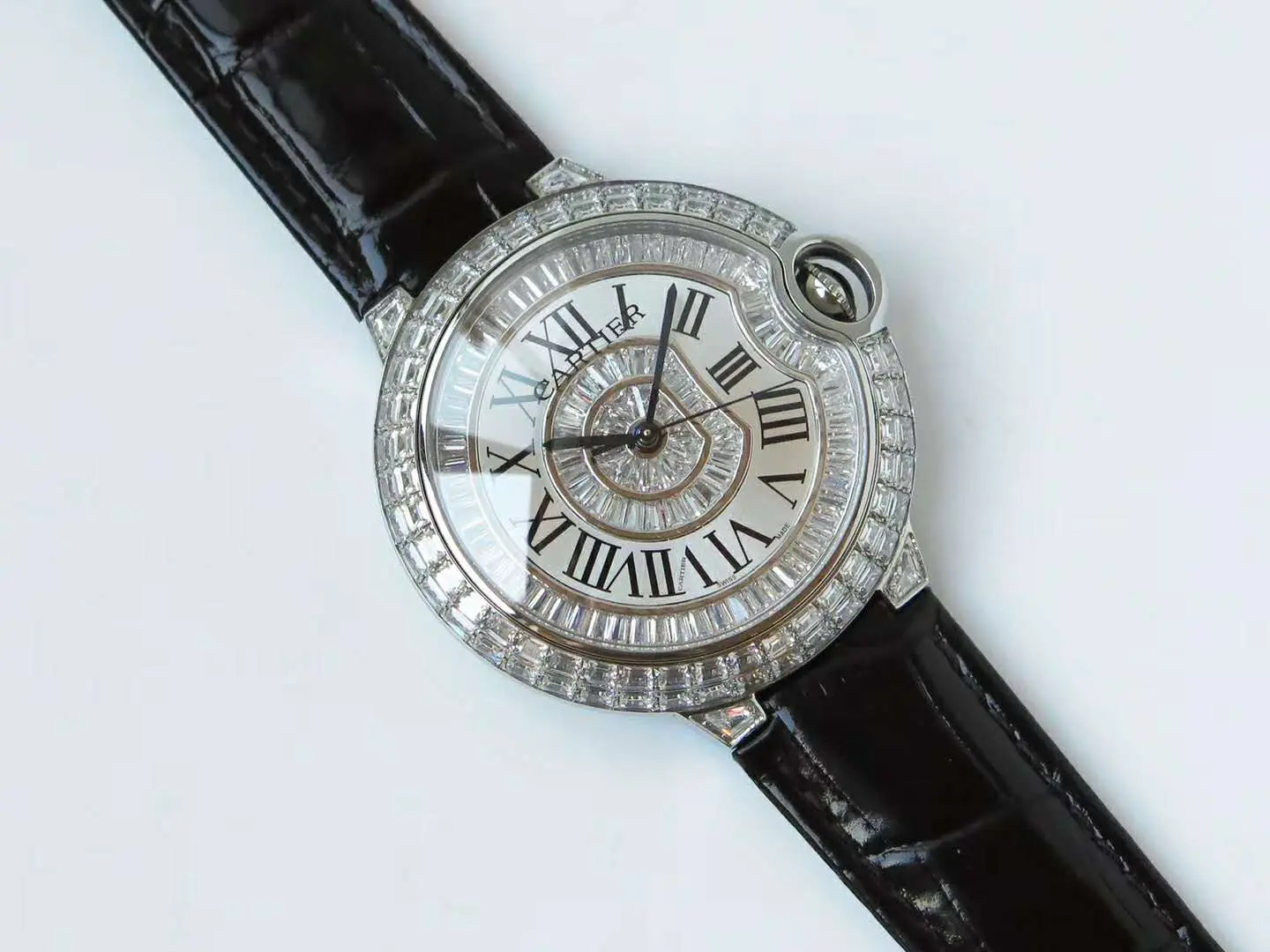 Ballon Bleu de Cartier 42mm quadrante bianco con diamanti in oro rosa - immagine 4