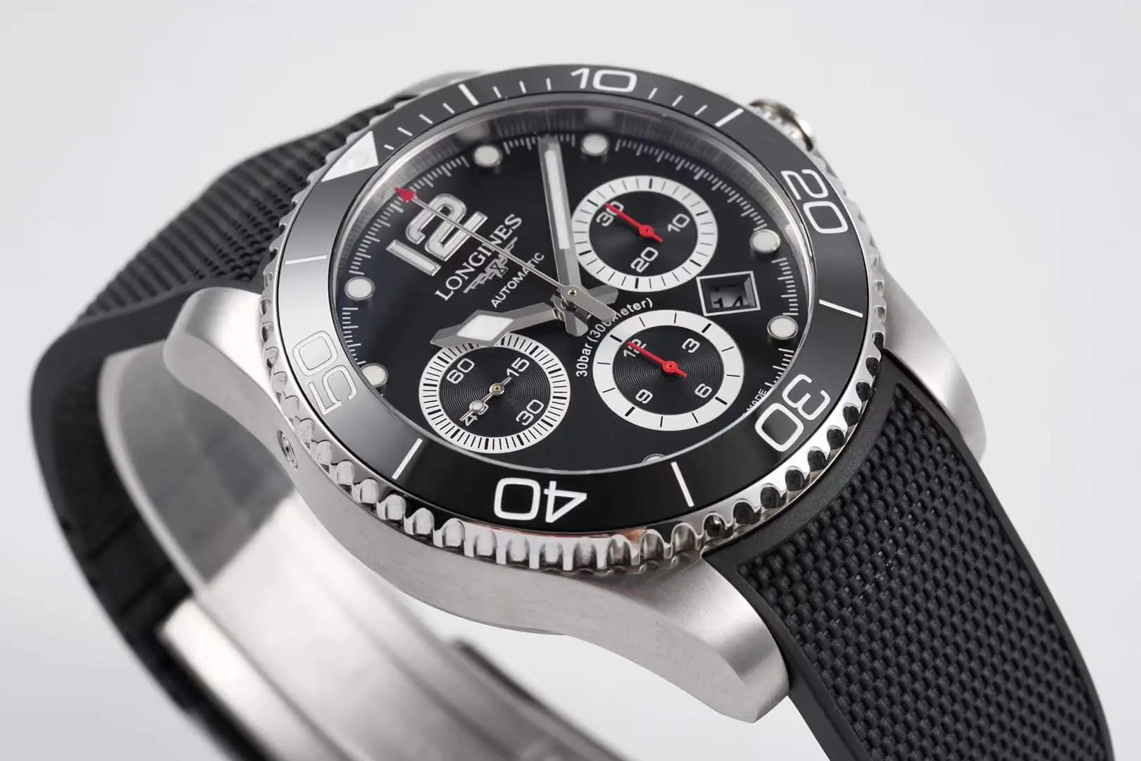 Hydroconquest cadran noir sur bracelet en caoutchouc – Image 3