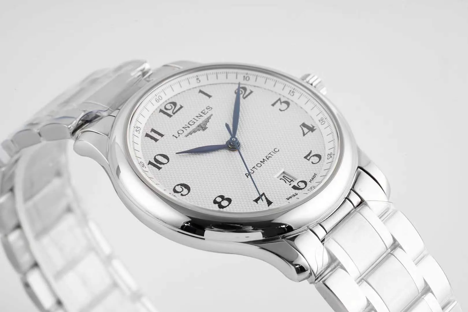 Master Collection cadran blanc sur bracelet – Image 5