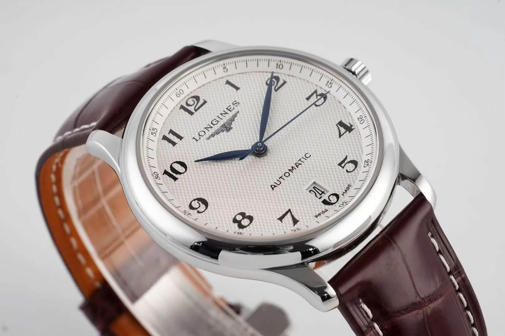 Master Collection quadrante bianco su cinturino in pelle marrone - immagine 2