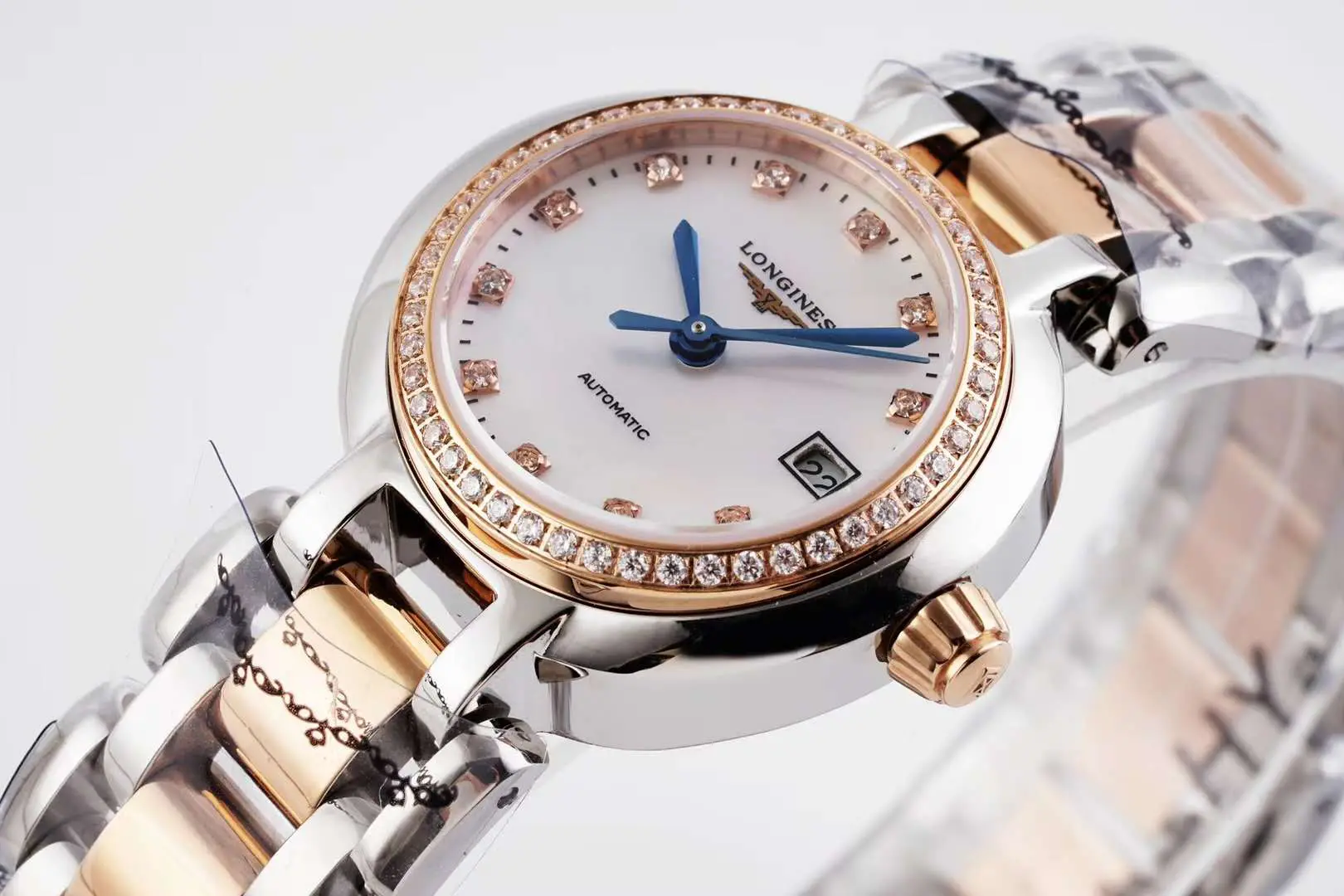 Primaluna quadrante MOP bianco con indici con diamanti e lunetta con diamanti in oro rosa - immagine 3