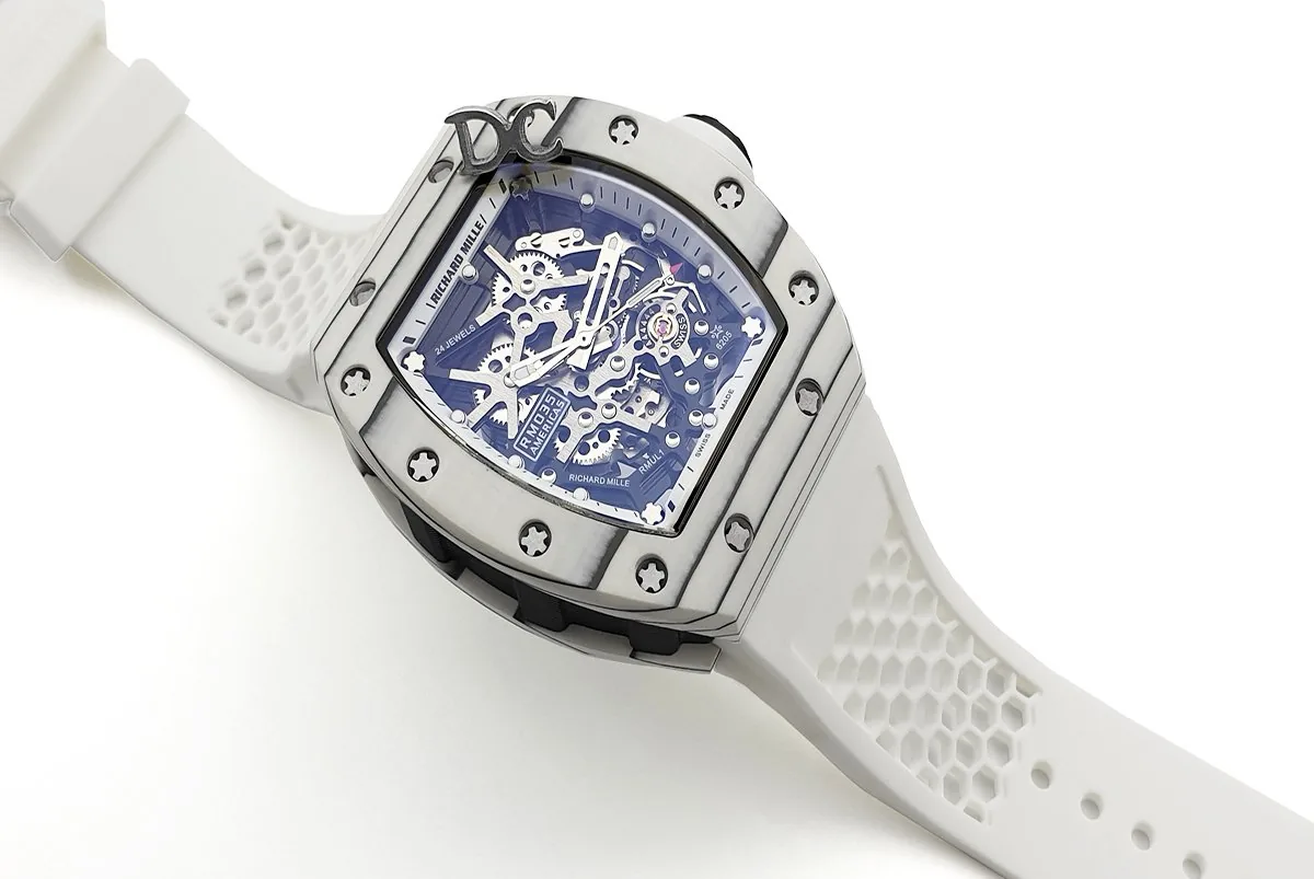 RM 035-02 Black Toro Americas en carbone NTPT sur bracelet en caoutchouc blanc – Image 2