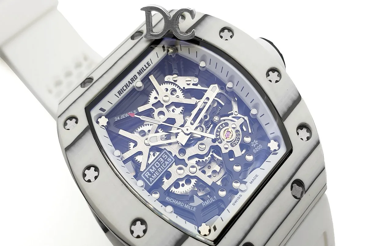 RM 035-02 Black Toro Americas en carbone NTPT sur bracelet en caoutchouc blanc – Image 3