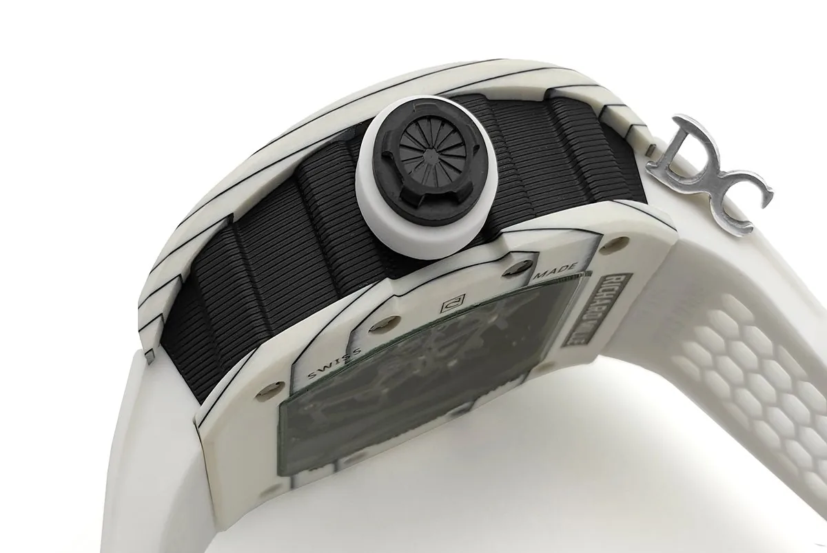 RM 035-02 Black Toro Americas en carbone NTPT sur bracelet en caoutchouc blanc – Image 7