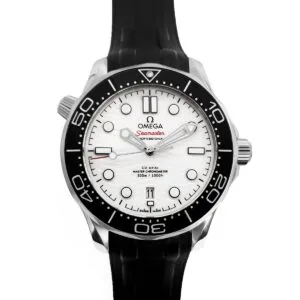 Seamaster Diver 300M Co-Axial Master Chronometer cadran blanc sur bracelet en caoutchouc noir