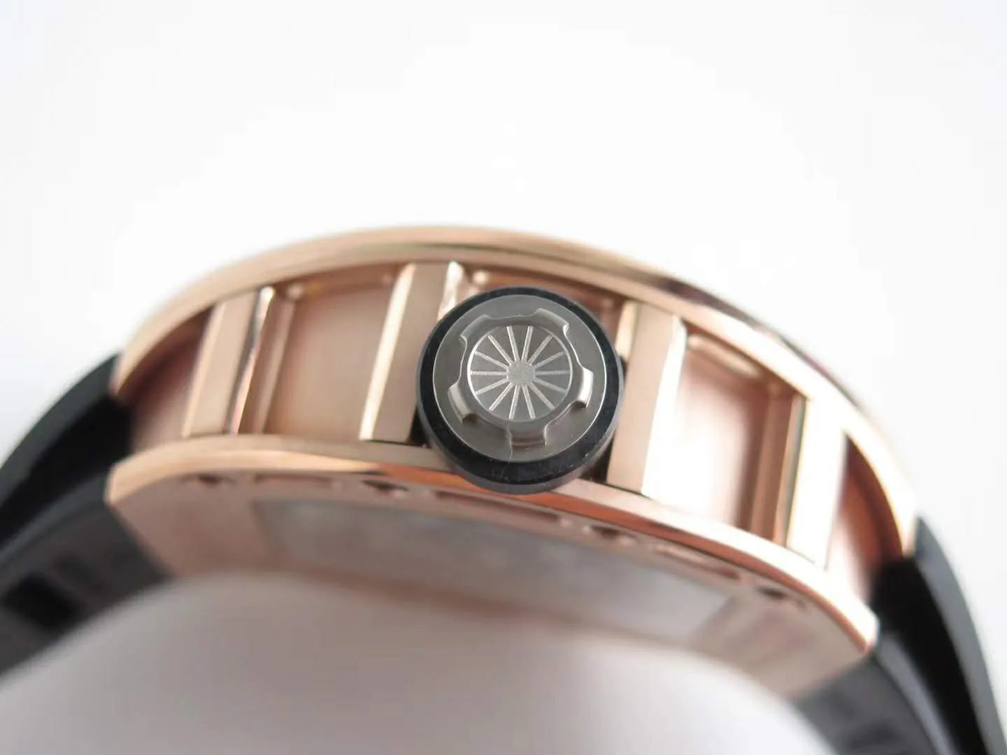 RM 052-01 Tourbillon Skull in Roségold – Bild 8