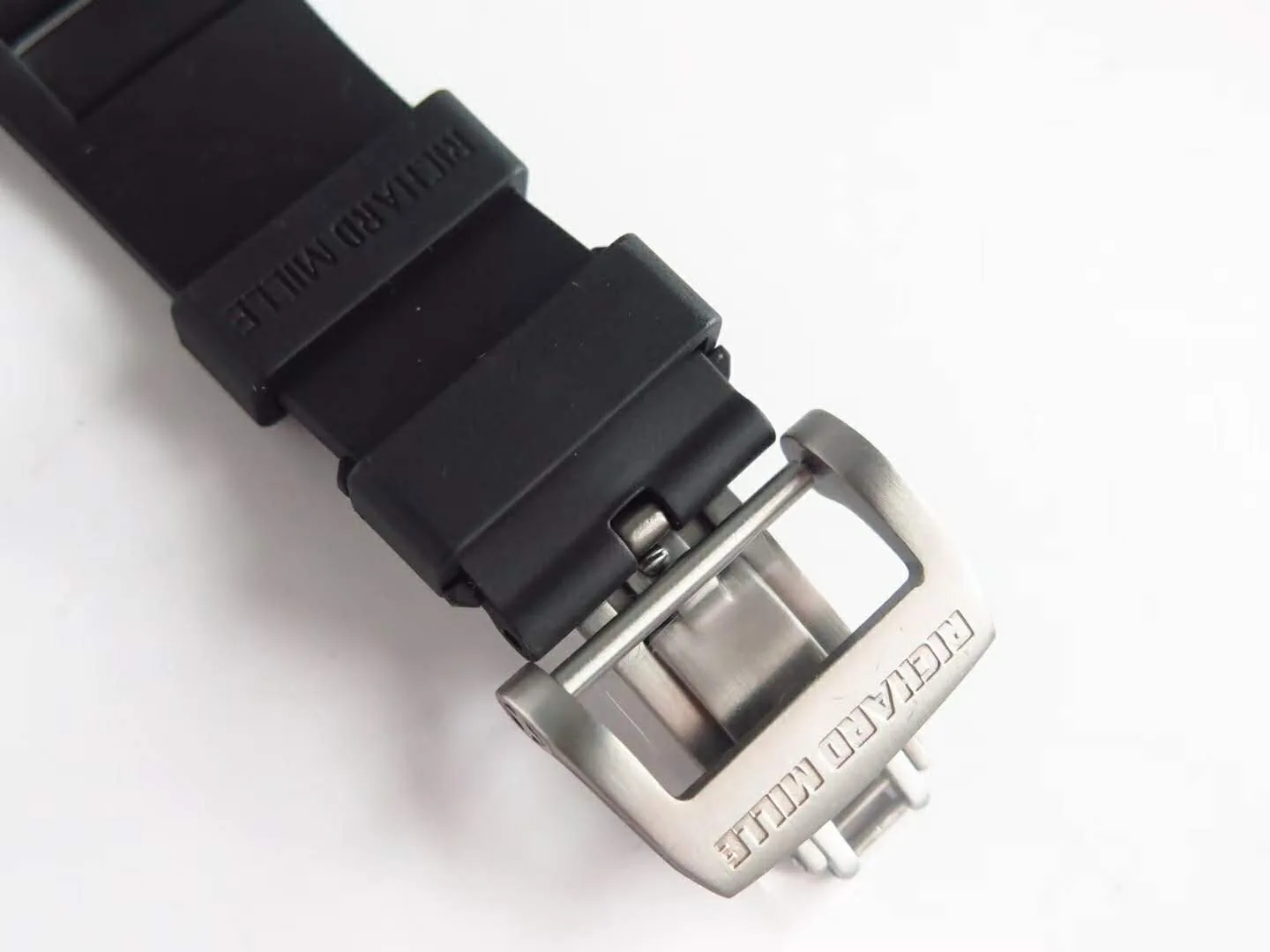 RM 052-01 Tourbillon Skull in titanio su cinturino in gomma nero - immagine 8