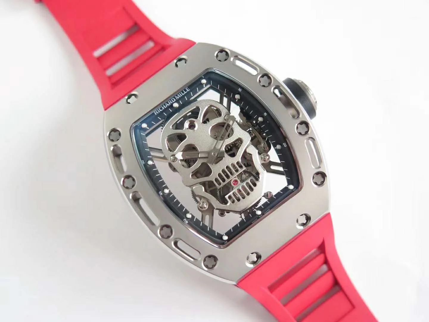 RM 052-01 Tourbillon Skull en titane sur bracelet en caoutchouc rouge – Image 2