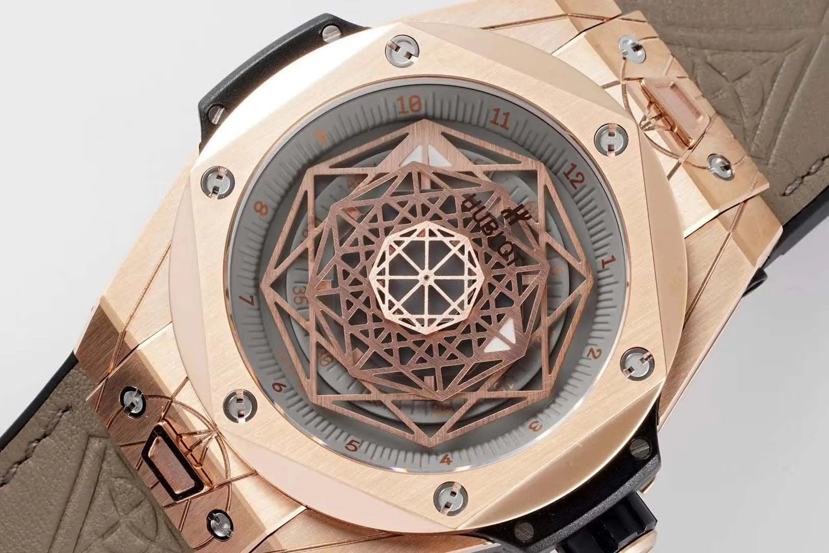 Big Bang Unico Sang Bleu en oro rosa con correa de piel marrón - Imagen 5