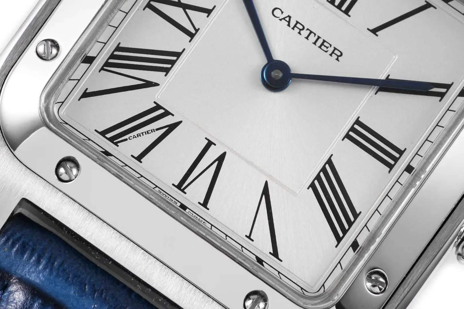 Santos-Dumont cadran blanc en acier sur bracelet en cuir bleu – Image 4