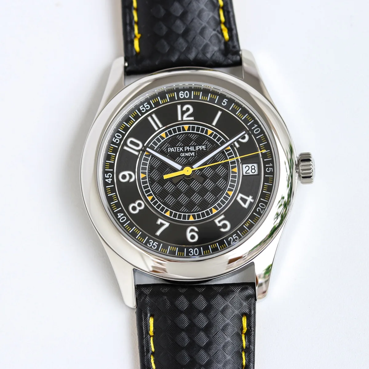 Calatrava 6007G-001 cadran noir jaune en or blanc