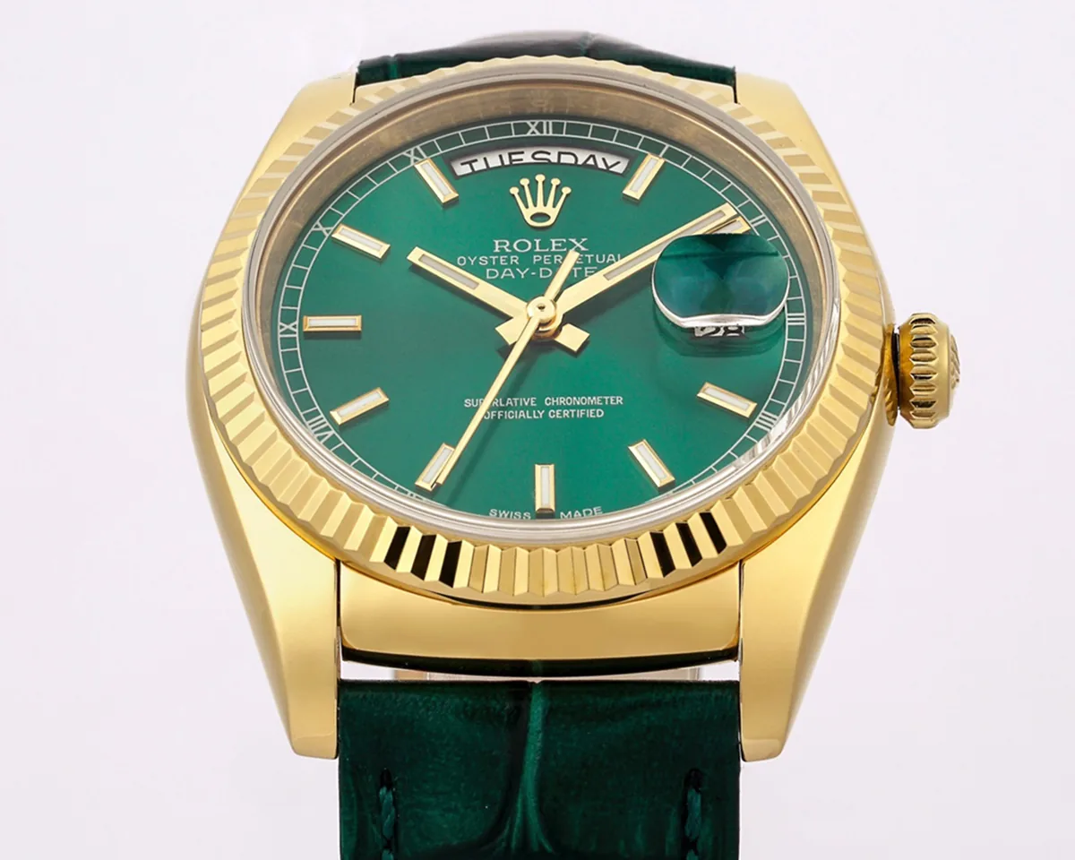Day-Date 40 quadrante bianco in oro giallo su cinturino in pelle - immagine 3