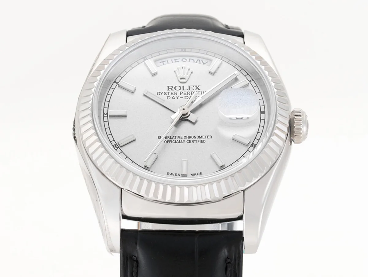 Day-Date 40 esfera plateada en oro blanco con correa de piel - Imagen 5