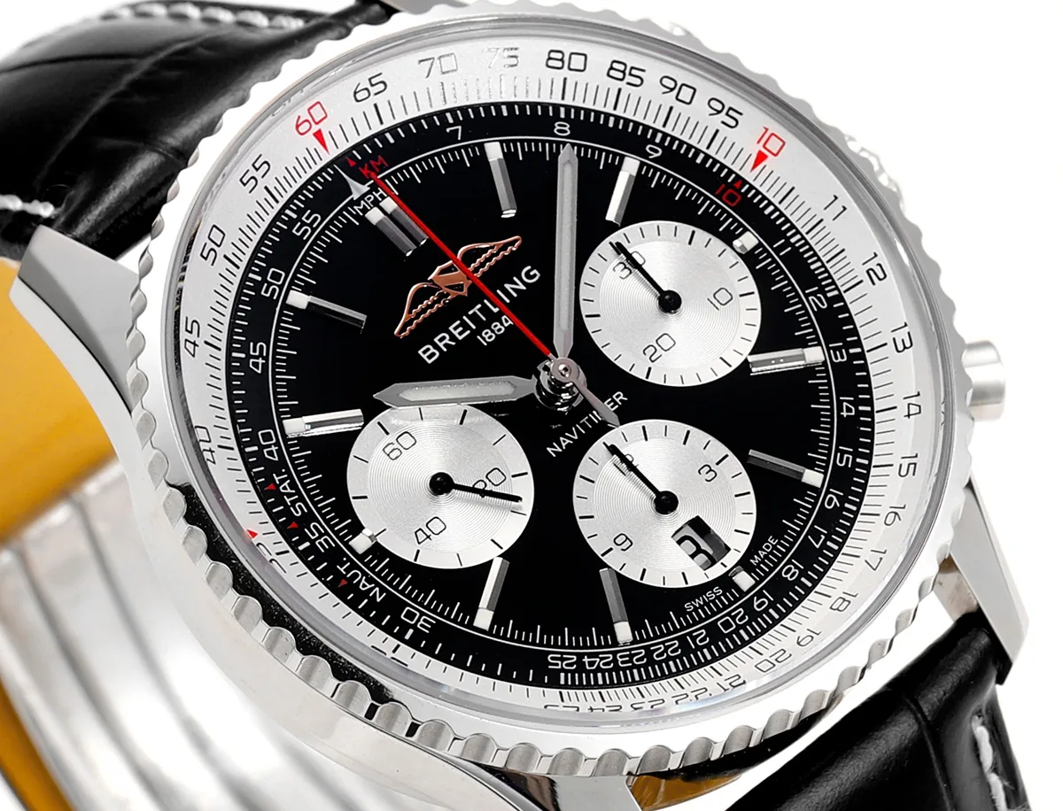 Navitimer B01 Chronograph 43 cadran noir en acier sur bracelet en cuir Réf. AB0138211B1P1 – Image 4