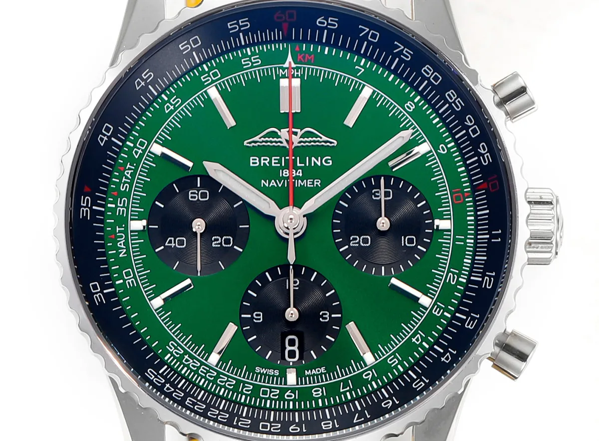 Navitimer B01 Chronograph 43 quadrante verde scuro in acciaio su cinturino in pelle - immagine 7