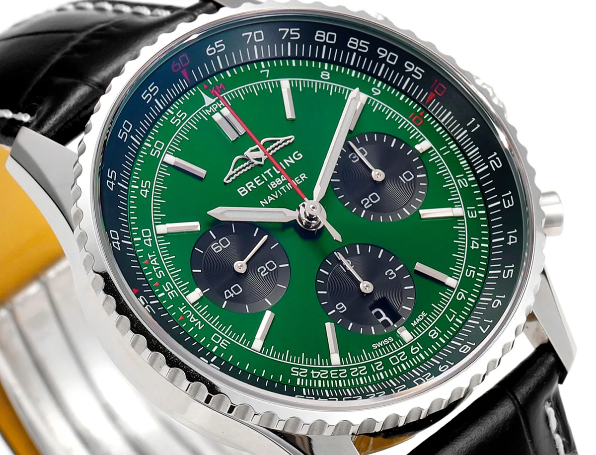Navitimer B01 Chronograph 43 quadrante verde scuro in acciaio su cinturino in pelle - immagine 5