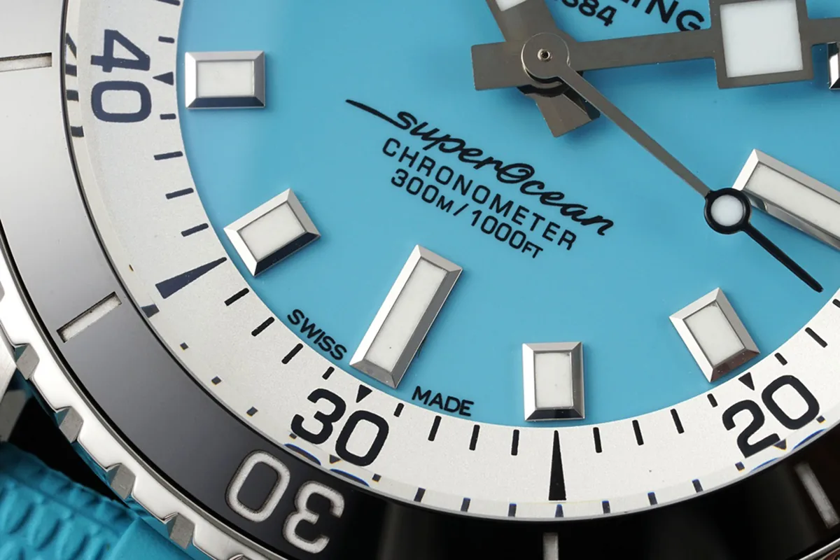 Superocean Automatic 44 cadran bleu Tiffany Réf: A17376211L2S1 – Image 6