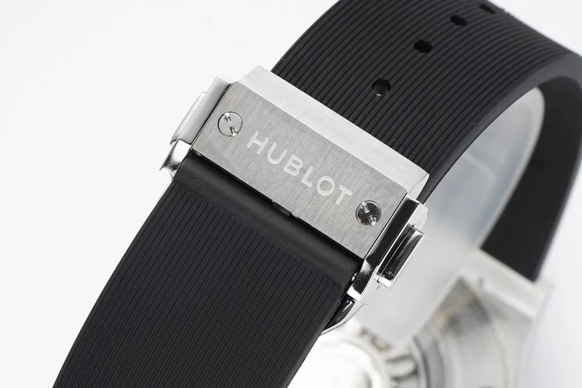 Classic Fusion Automatic 42mm Black Dial on Rubber Strap
