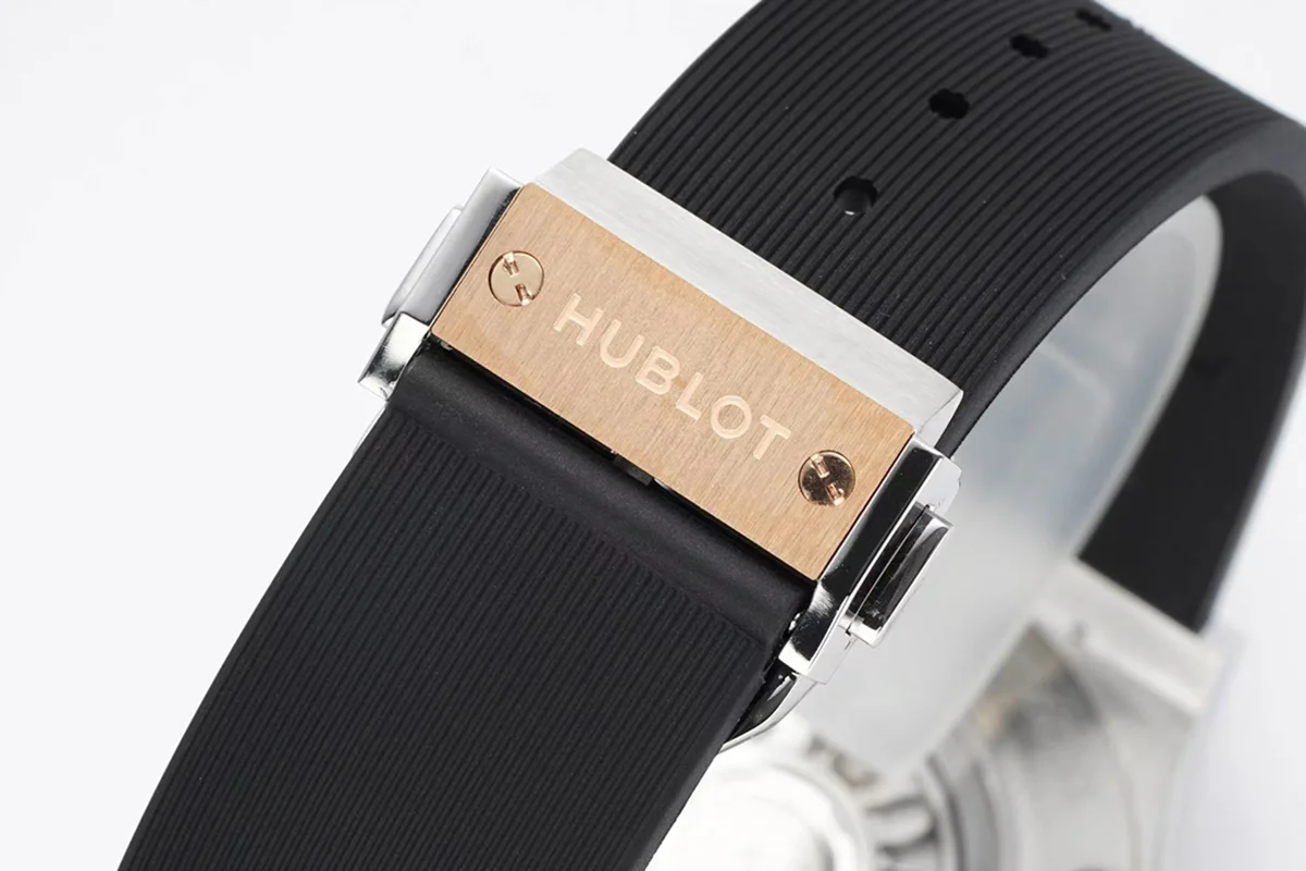 Classic Fusion Automatic 42mm Black Dial on Steel/Rose Gold on Rubber Strap