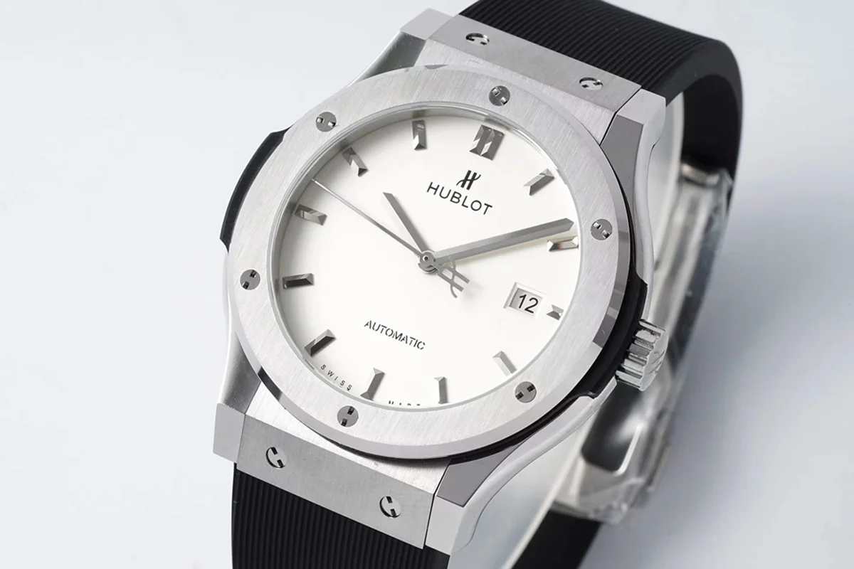Classic Fusion Automatic 42mm White Dial on Rubber Strap