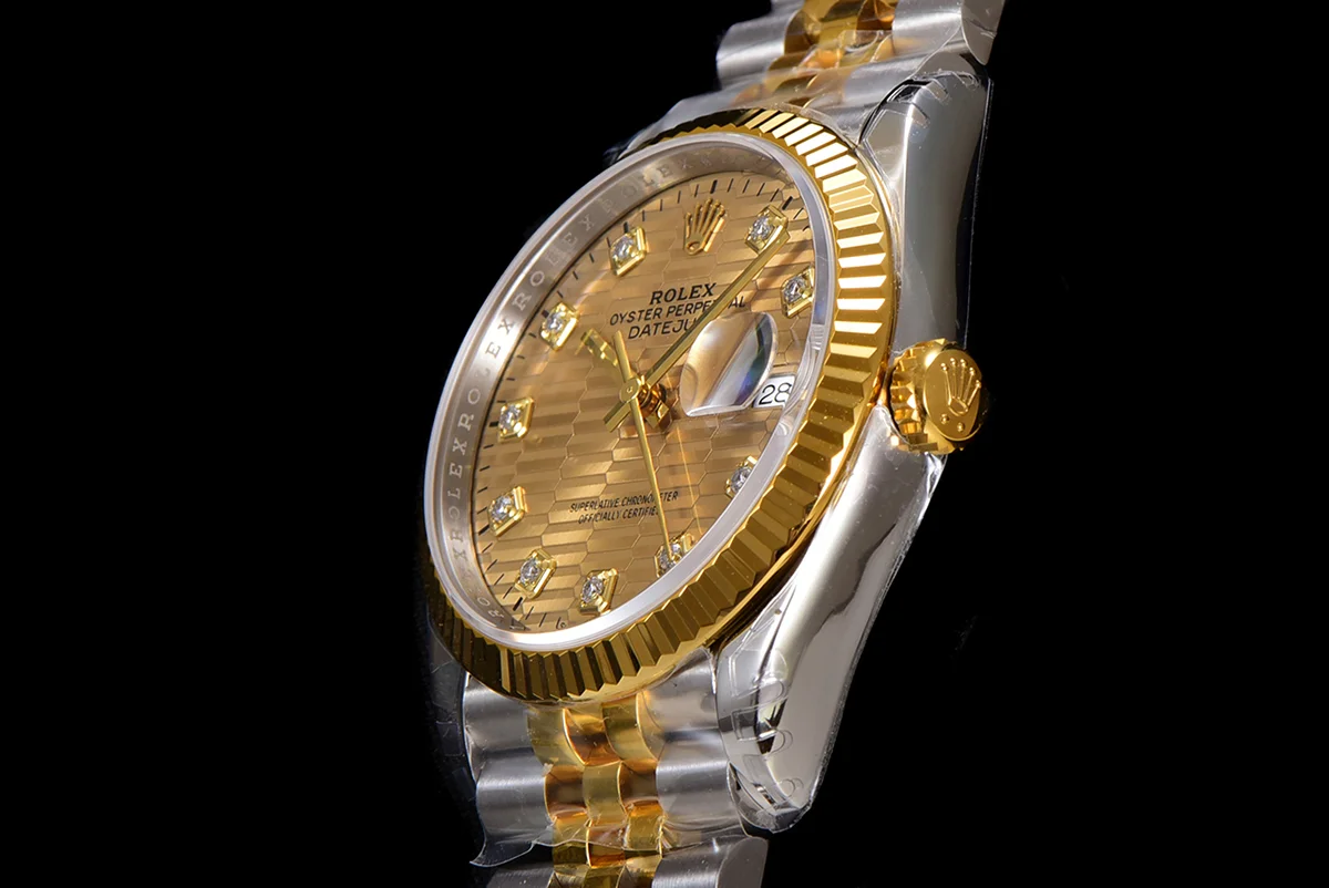 Datejust 36 126233 Golden Motif Dial with Stick Marker in Steel/Yellow Gold in Jubilee