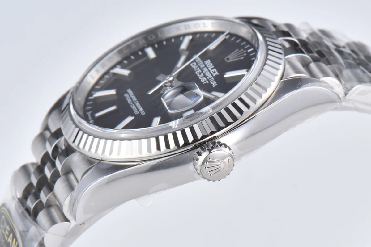 Datejust 36 126334 Bright Black Dial Stick on Jubilee Bracelet