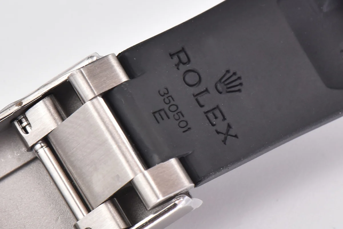 Daytona 116519 White Dial in White Gold on Rubber Strap