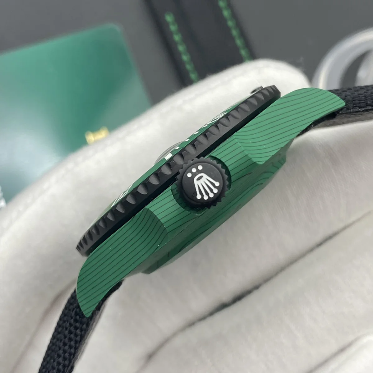 DIW Submariner Green Carbon