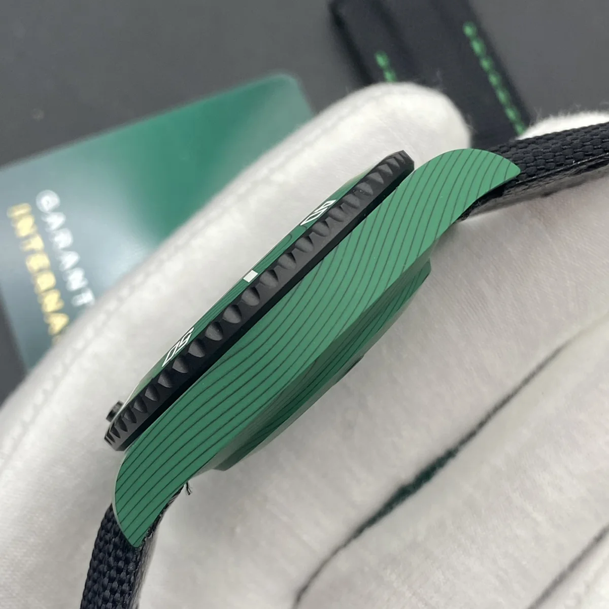 DIW Submariner Green Carbon