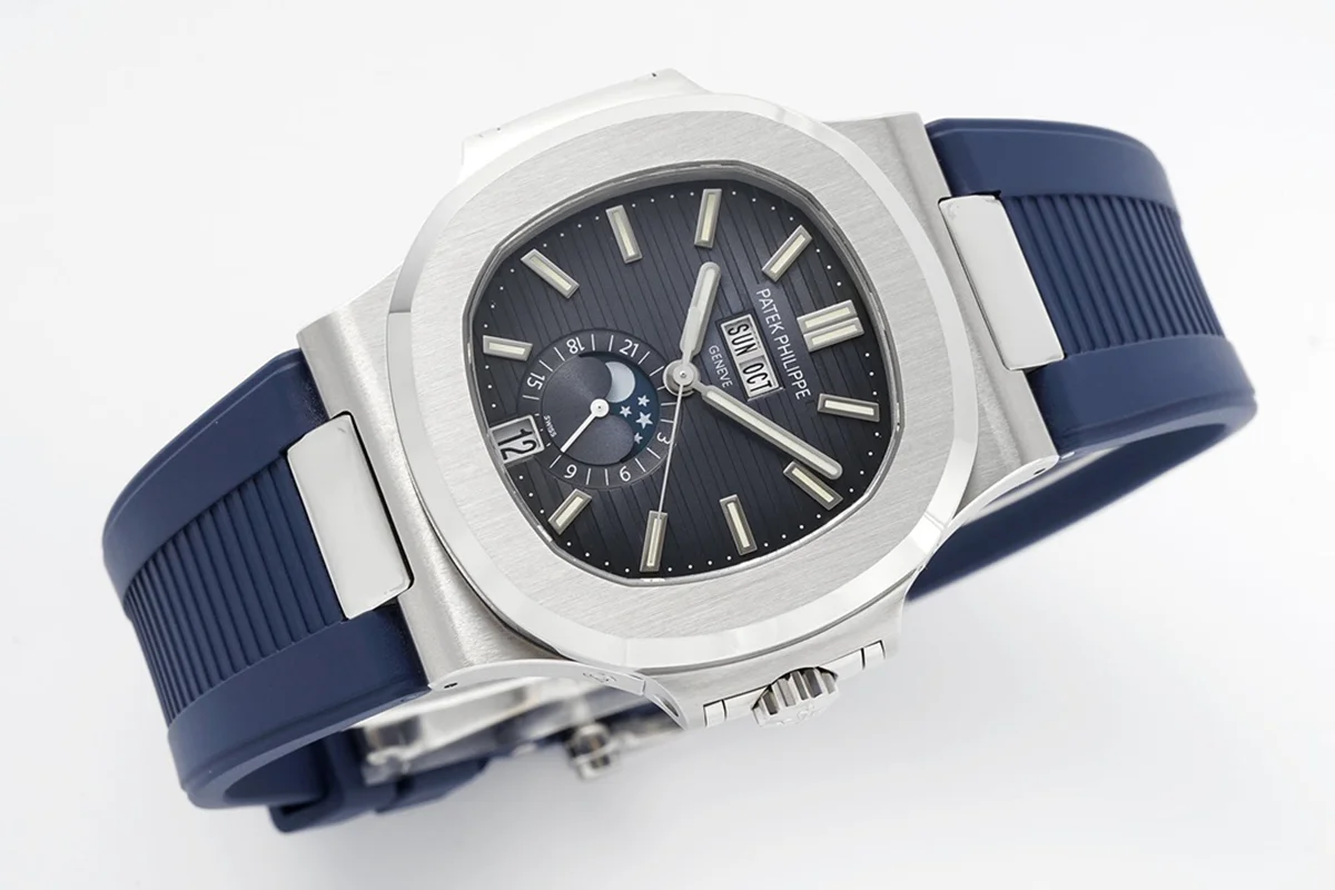 Nautilus 5726/1A-014 Blue Dial in Rubber Strap