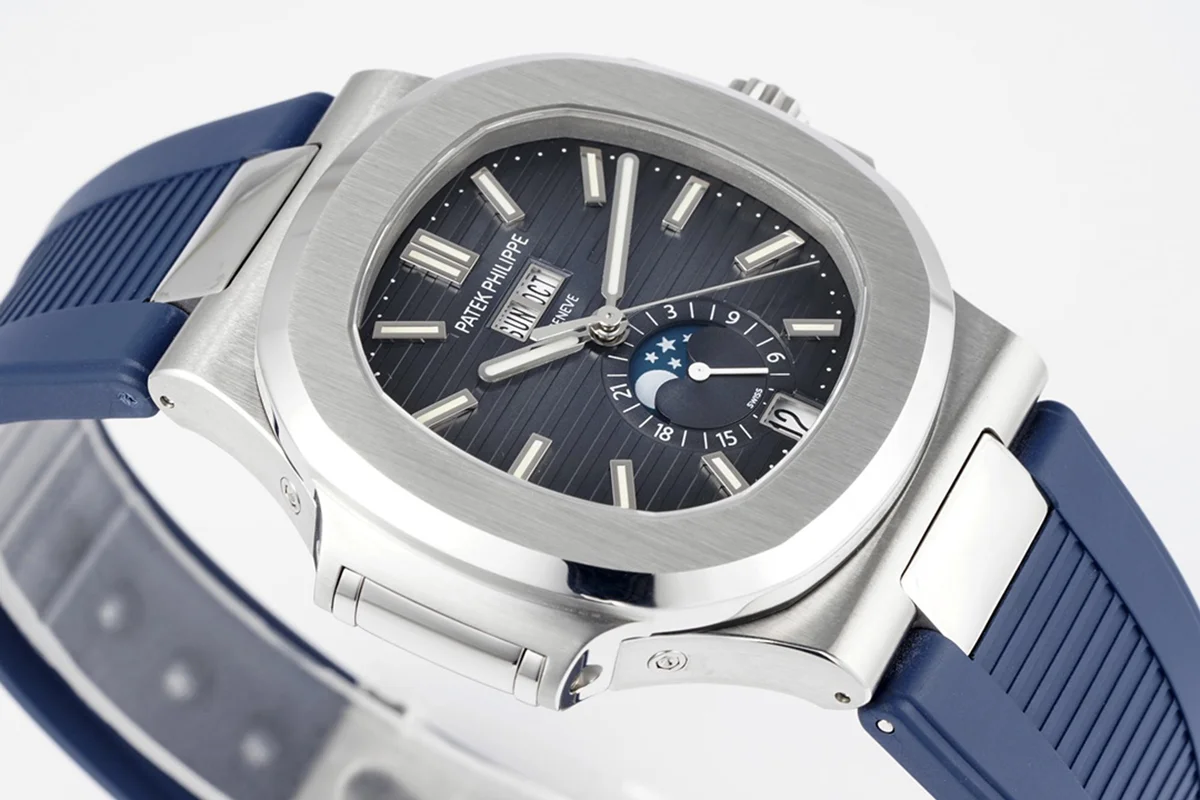 Nautilus 5726/1A-014 Blue Dial in Rubber Strap