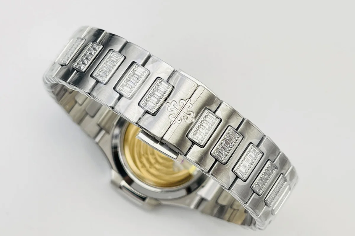 Nautilus 7118 White Dial with Diamond Markers